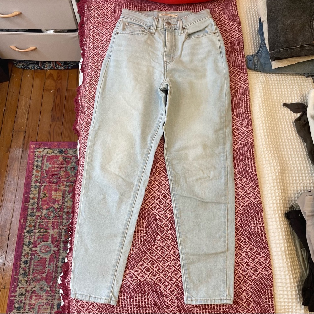 levi’s light wash womens jeans